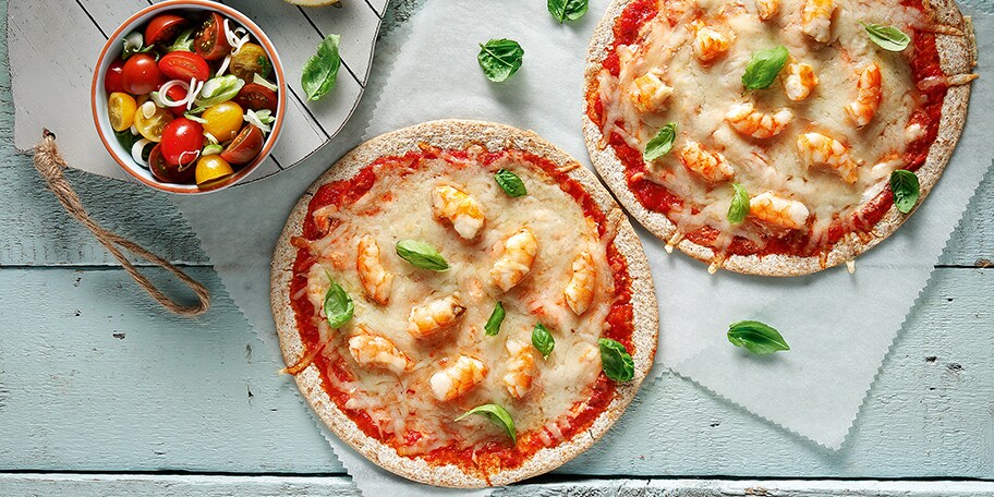 Γρήγορη πίτσα με γαρίδες σε αραβική πίτα