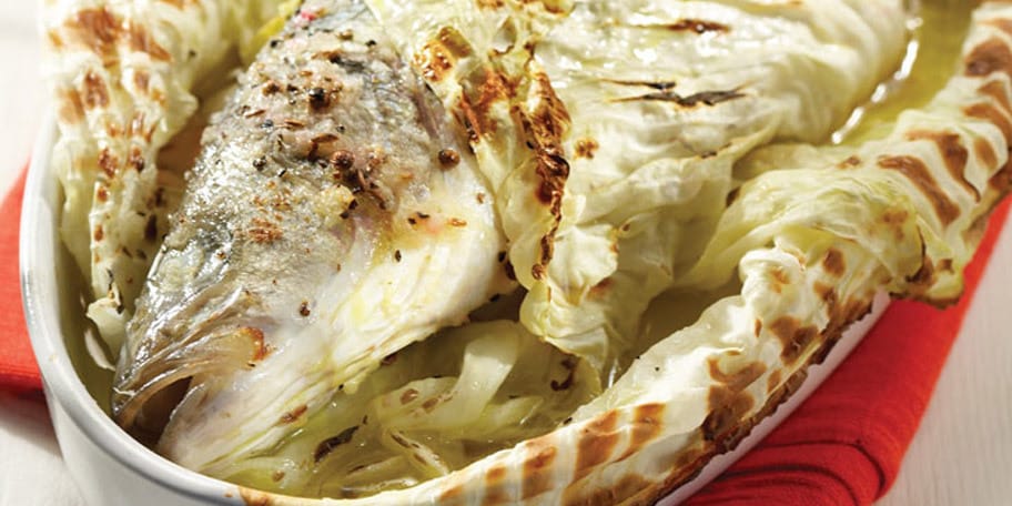 Λαβράκι βουτύρου τυλιχτό σε λαχανόφυλλα