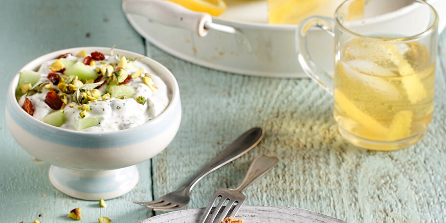 Γιαούρτι με σιναπόσπορο, λουίζα, πεπόνι και φιστίκι Αιγίνης