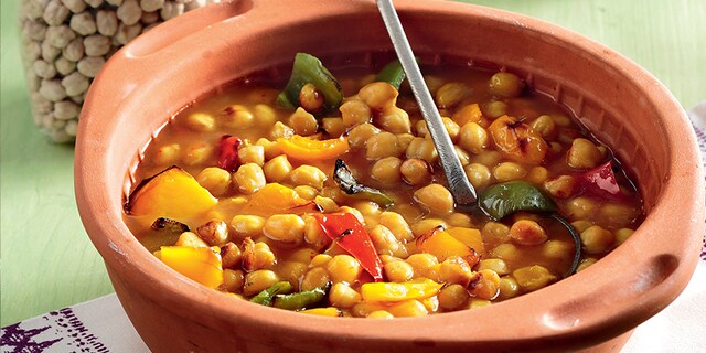 Ρεβιθάδα με κουρκουμά και πολύχρωμες πιπεριές