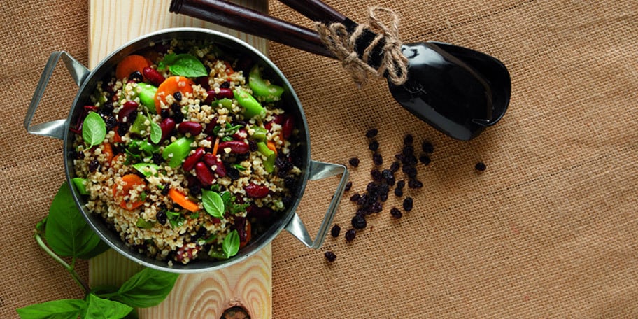 Σαλάτα με πλιγούρι, κόκκινα φασόλια και πιπεριά