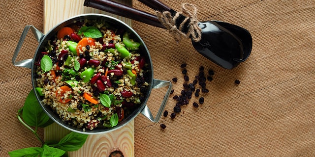 Σαλάτα με πλιγούρι, κόκκινα φασόλια και πιπεριά