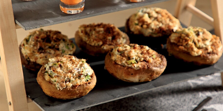 Μανιτάρια γεμιστά γκρατέν, με αρωματικά τυριά