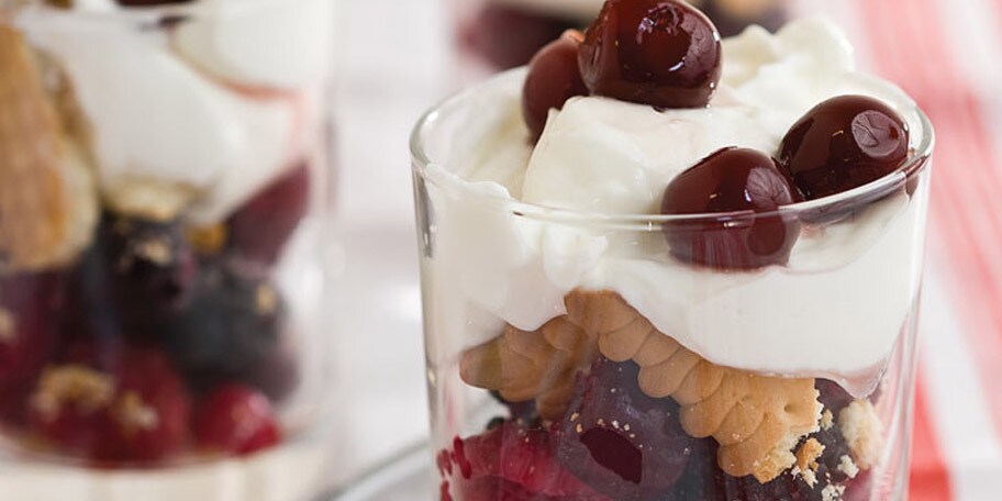 Trifle με φρούτα του δάσους