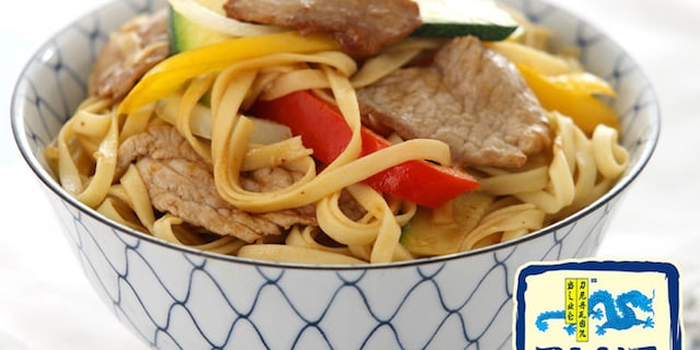 Xοιρινό Chow Mein και Νουντλς Αυγών