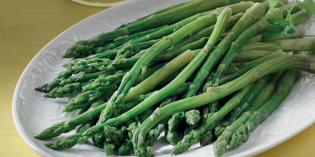 Σπαράγγια με βινεγκρέτ φέτας και άρωμα λουΐζας