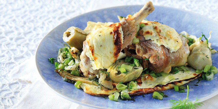 Αρνάκι με αγγινάρες στο φούρνο με κρούστα από γιαούρτι