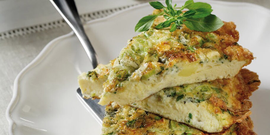 Φριτάτα με τυριά (που περίσσεψαν) και μυρωδικά