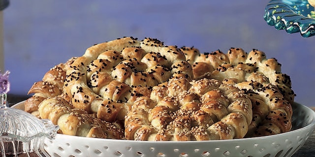 Τυροπιτάκια στριφτά, σαν λουλούδια