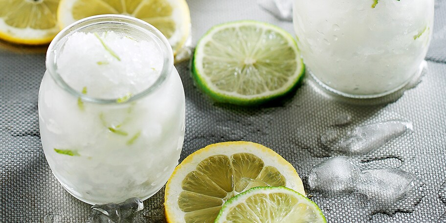 Δροσερό σορμπέ με λεμόνι και μοσχολέμονο