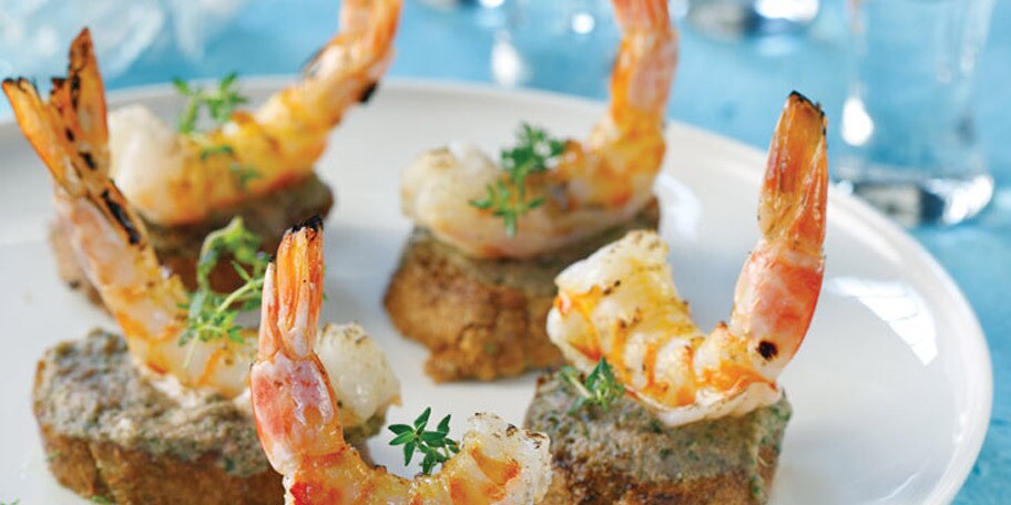 Κρουτόν με αντσούγιες και γαρίδες