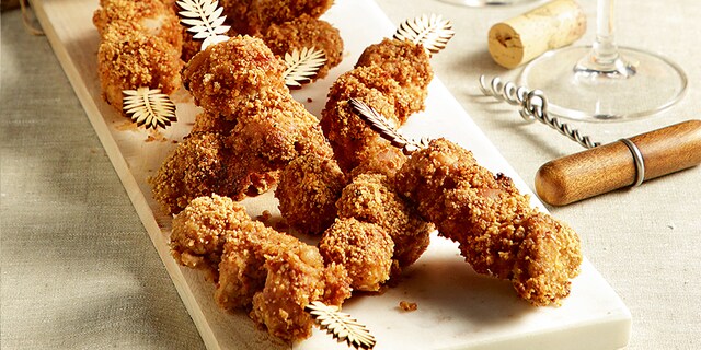 Σουβλάκια κοτόπουλου σε κρούστα ξηρών καρπών