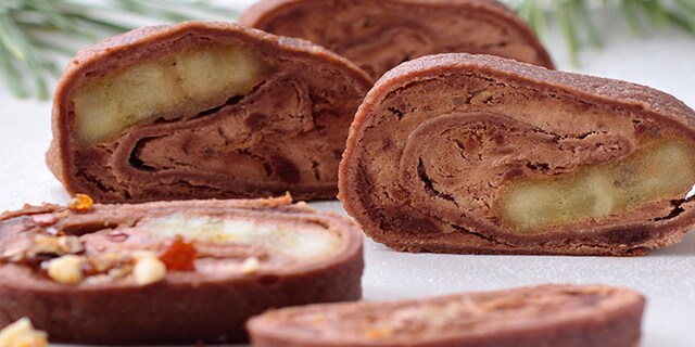 Χριστουγεννιάτικος κορμός με σοκολάτα και καραμελωμένα φουντούκια