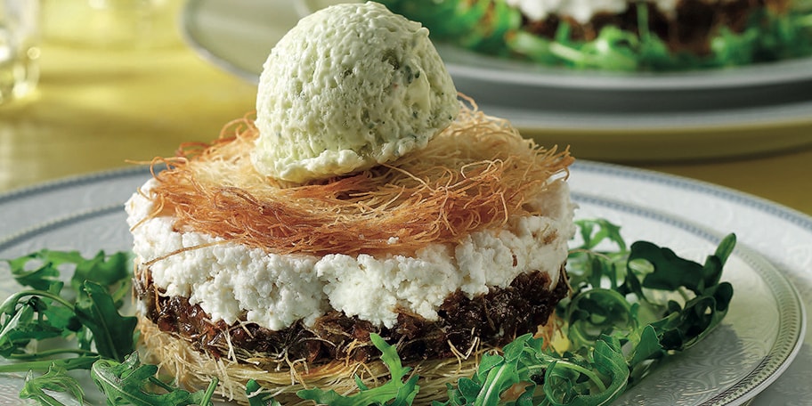 Ατομικές σαλάτες με φέτα και ανθότυρο, κανταΐφι ψητό και σορμπέ λαδολέμονο με θυμάρι