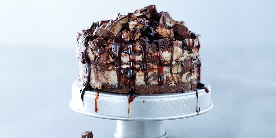 Τούρτα παγωτό Snicker's με παγωτό φιστικοβούτυρο