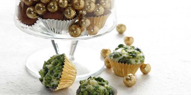 Τρουφάκια με  μαύρη σοκολάτα