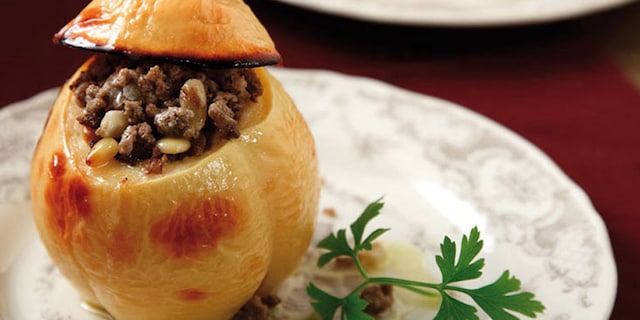 Κυδώνια γεμιστά με κιμά στο φούρνο