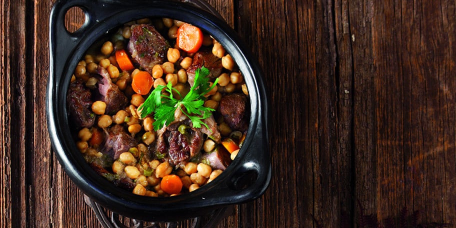 Ρεβίθια με κότσι στο φούρνο