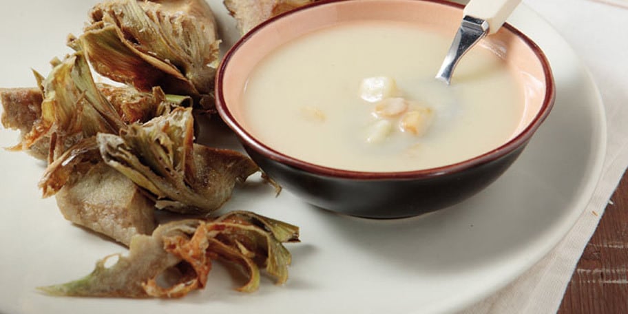 Αγκινάρες τηγανιτές με σάλτσα σκόρδου