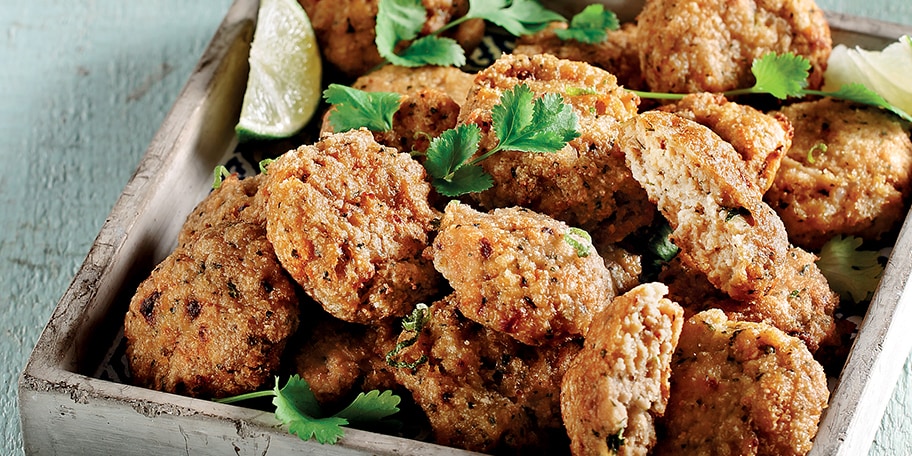 Γαριδοκεφτεδάκια ψητά με πικάντικη σάλτσα