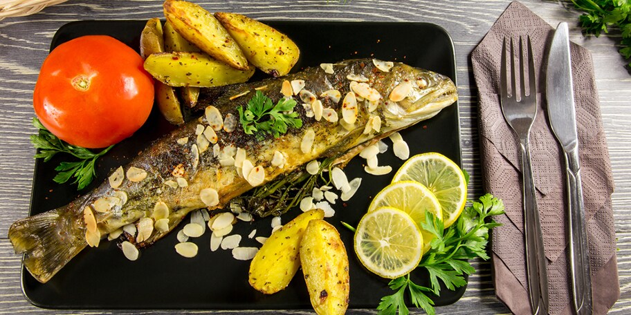 Πέστροφες με αμύγδαλα