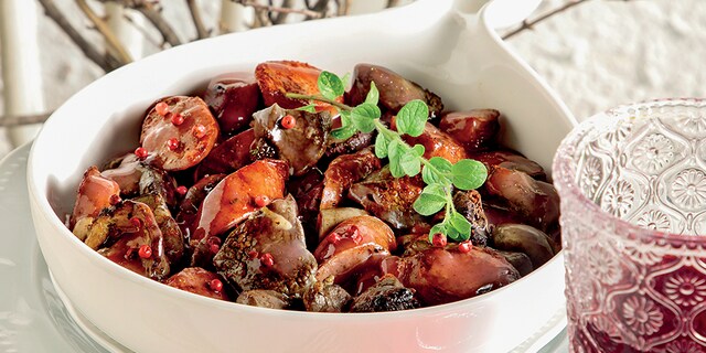 Τηγανιά κρασάτη με συκωταριά και χωριάτικο λουκάνικο