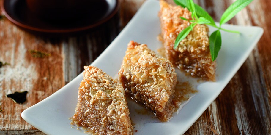 Σουσαμοπιτάκια με σιρόπι λουίζας