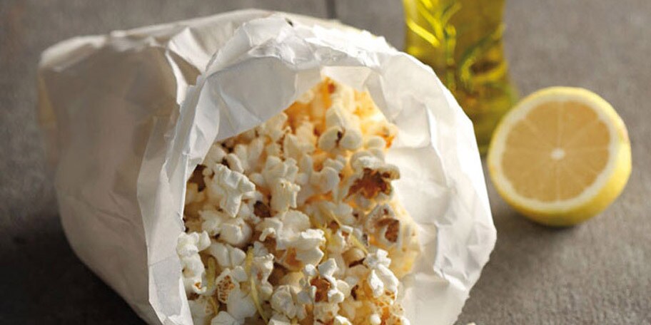 Ποπ- κορν με δενδρολίβανο και ξύσμα λεμονιού