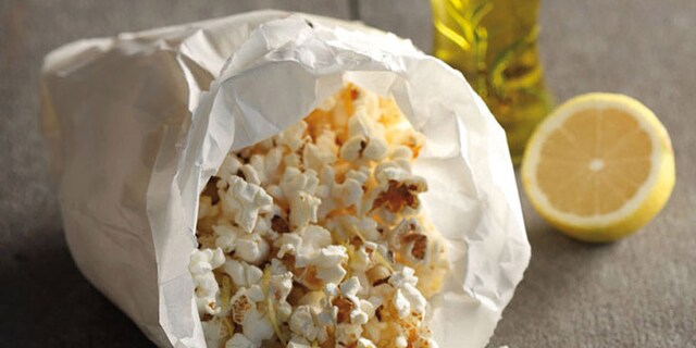 Ποπ- κορν με δενδρολίβανο και ξύσμα λεμονιού
