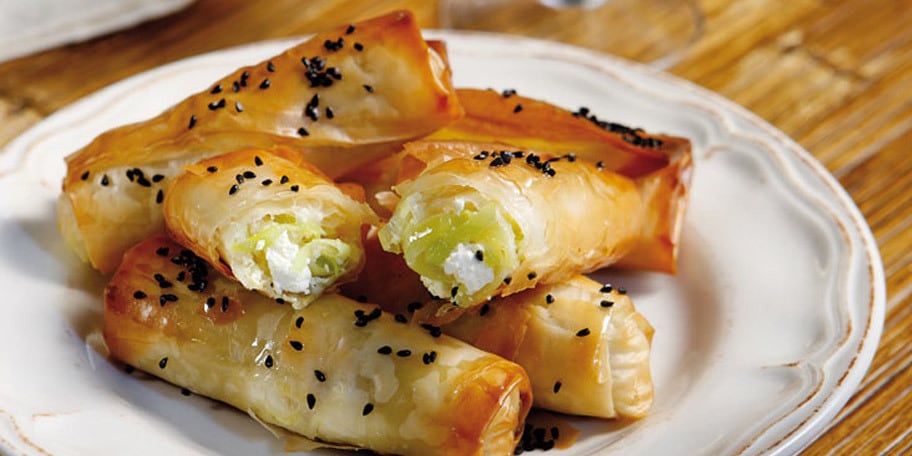 Μπουρεκάκια με πράσο και ανθότυρο