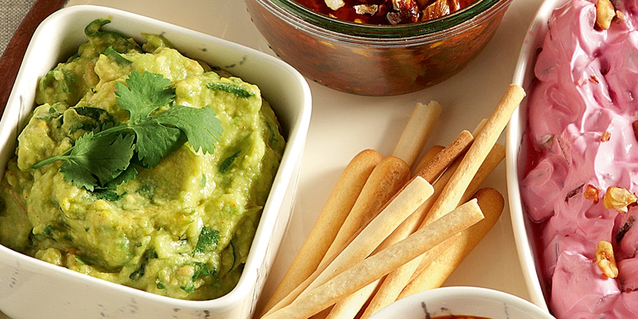 Ντιπ με αβοκάντο, λάιμ και κόλιανδρο