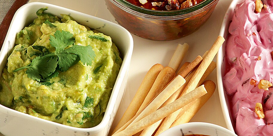 Ντιπ με αβοκάντο, λάιμ και κόλιανδρο