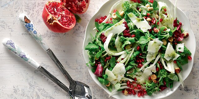 Μείγμα σαλατικών με φινόκιο, ρόδι και βινεγκρέτ δυόσμου