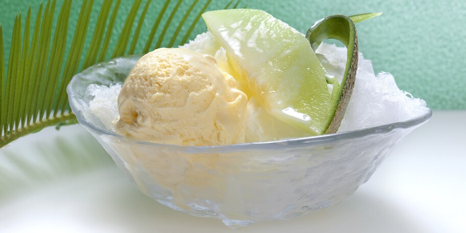 Πεπόνι με γκραν μαρνιέ και σαντιγί