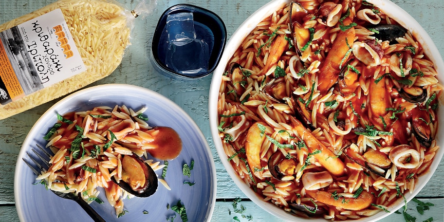 Γιουβέτσι με θαλασσινά, ούζο και δυόσμο