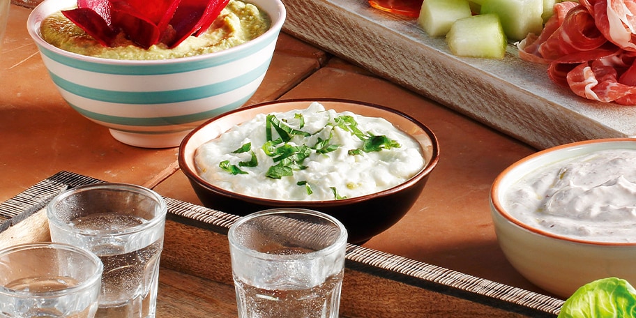 Ντιπ με γιαούρτι, φέτα, δυόσμο