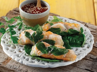 Ανοιξιάτικα ρολά ή spring rolls με γλυκόξινη σάλτσα