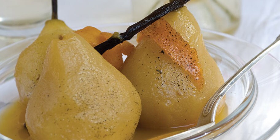 Βρασμένα αχλάδια σε γλυκό κρασί