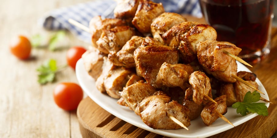 Σουβλάκια από κοτόπουλο με πάπρικα και μέλι