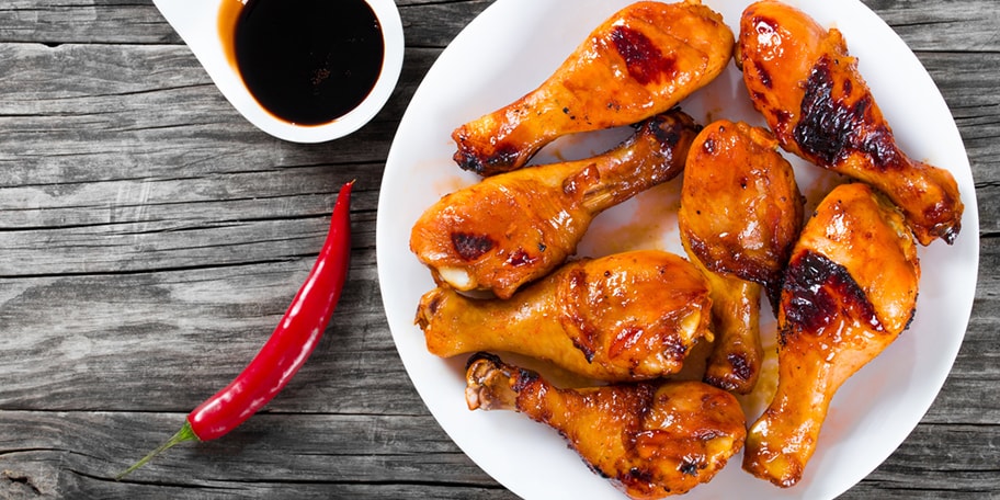 Κοτόπουλο σχάρας με πικάντικο γλάσο