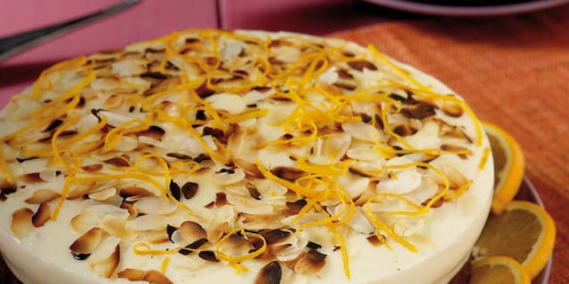 Αμυγδαλόπιτα με κρέμα πορτοκαλιού