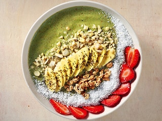 Τραγανό χορτοφαγικό smoothie με φράουλες