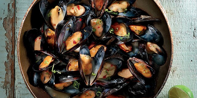 Μύδια αχνιστά με λάιμ, τσίλι και τζίντζερ