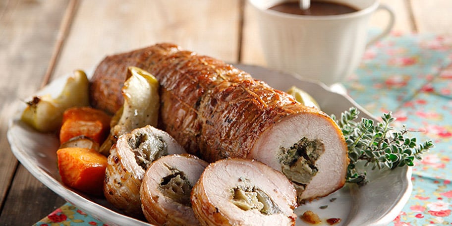 Ρολό χοιρινό με μήλα και γλυκοπατάτες