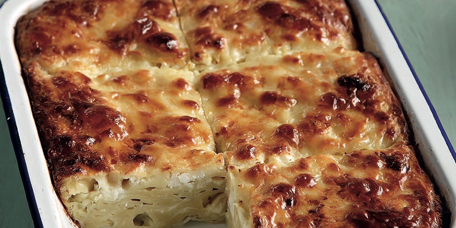 Νεροµπούρεκο µε χυλοπίτες και λευκά τυριά