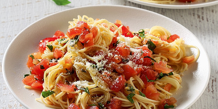 Σπαγκετίνι με σάλτσα βασιλικού