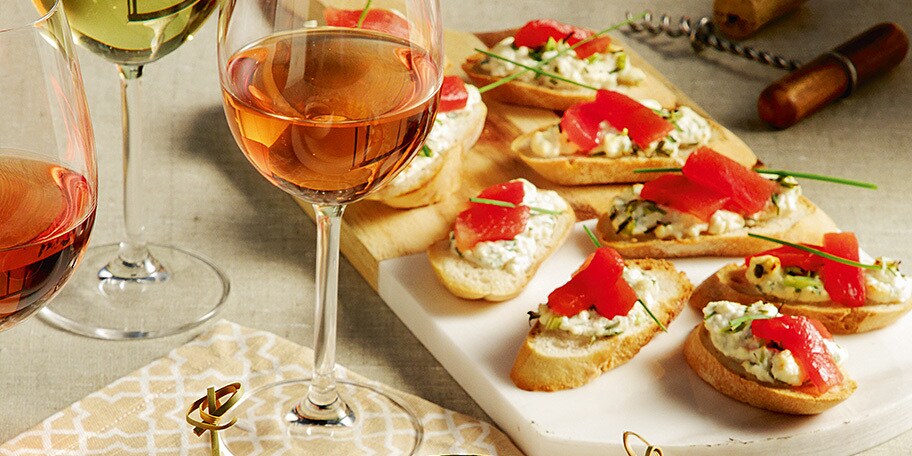 Μπρουσκέτες με ψητό καρπούζι και λεμονάτο πουρέ φέτας