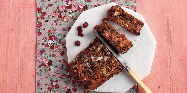 Μπάρα Δημητριακών με αποξηραμένα φρούτα και λευκή σοκολάτα