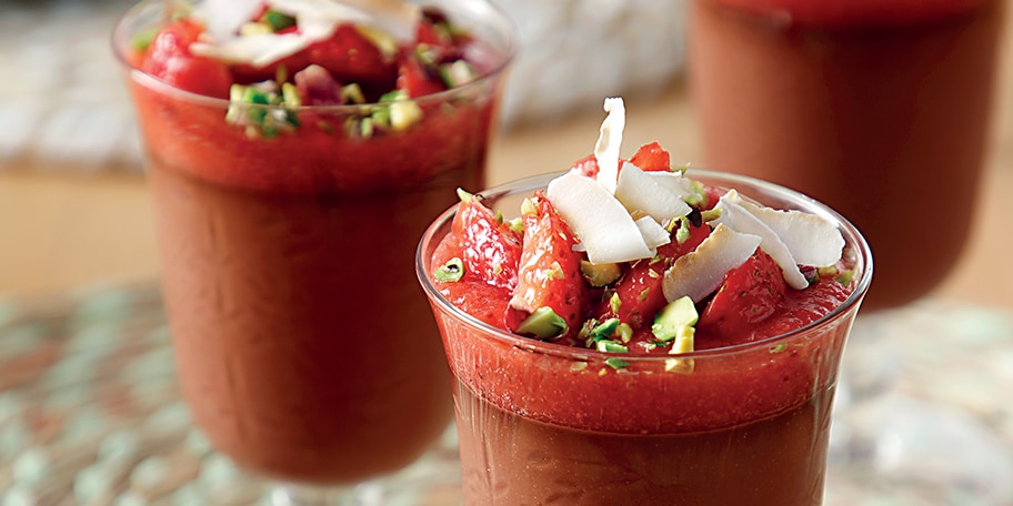 Σοκολατένια γκανάς με γάλα καρύδας και χυμό φράουλας