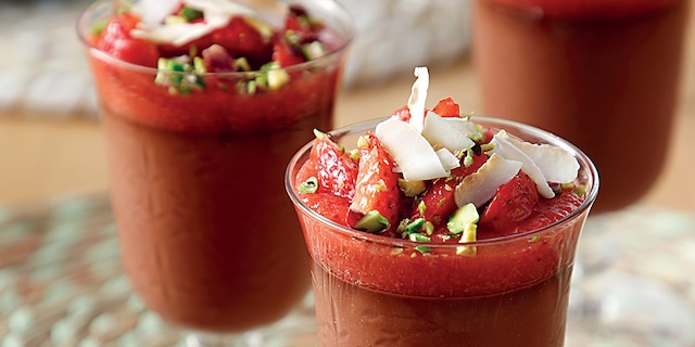 Σοκολατένια γκανάς με γάλα καρύδας και χυμό φράουλας